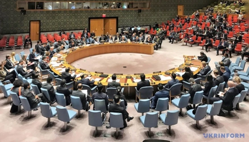 Зенон Муконго Нгай спілкується з журналістами після пробного голосування у Радбезі ООН