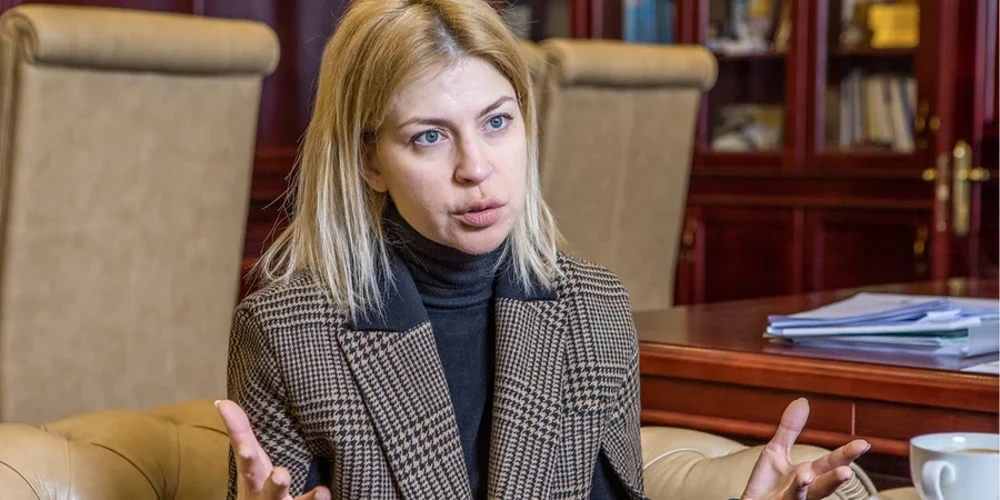 Ольга Стефанішина та сторінка указу Президента України №696/2026 на сайті Офісу Президента
