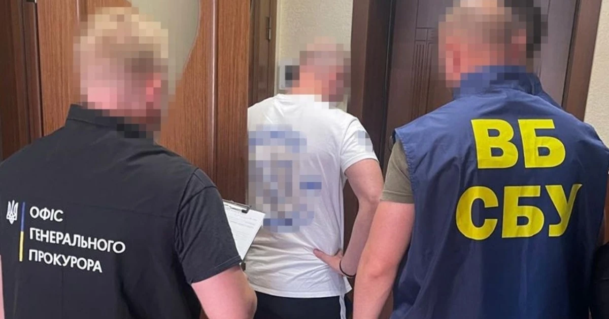 Вилучені під час обшуків кошти та робоче місце фігурантів справи про «відкати» в Хмельницькій ОВА
