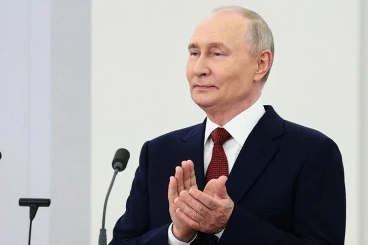 Володимир Путін на тлі ескалації протистояння Росії та НАТО