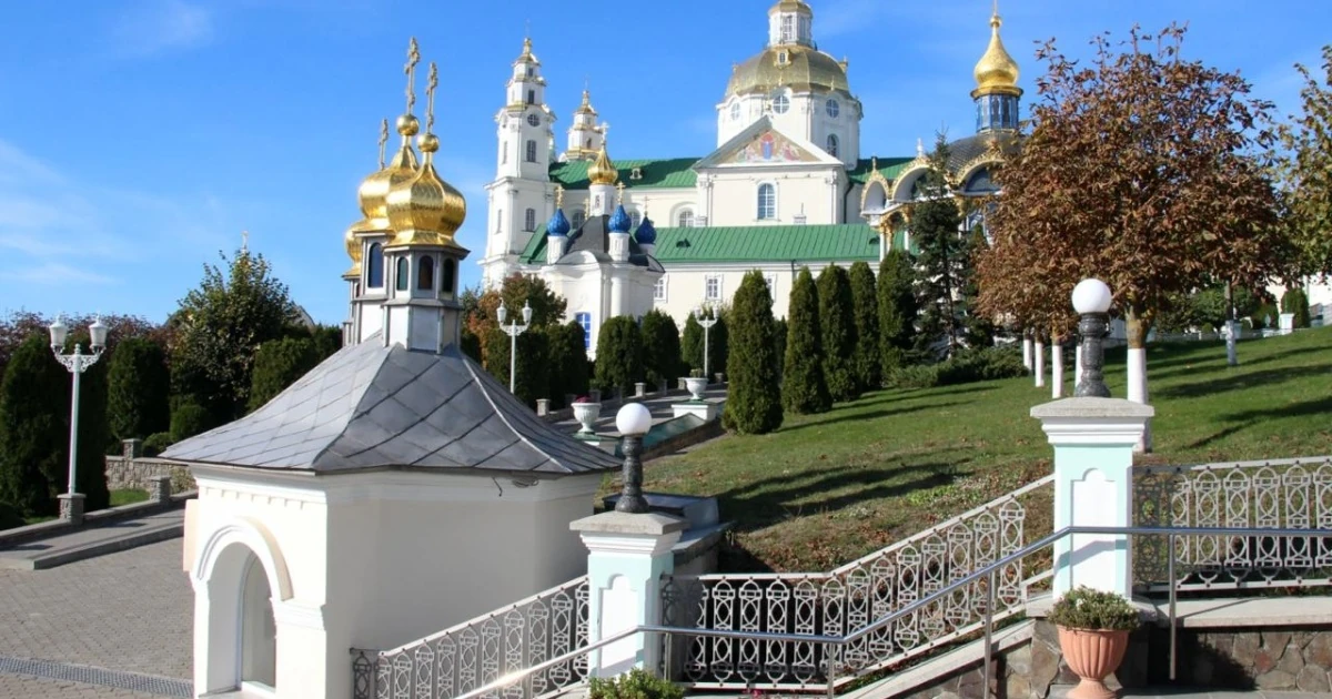Українські рятувальники на місці російського удару по Успенському собору Києво-Печерської Лаври