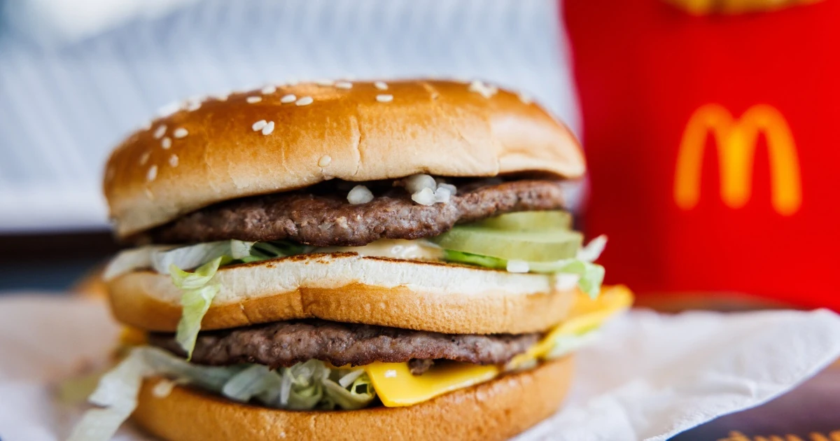 Згоріле приміщення складу логістичного партнера McDonald's у Броварському районі Київської області після удару 25 вересня