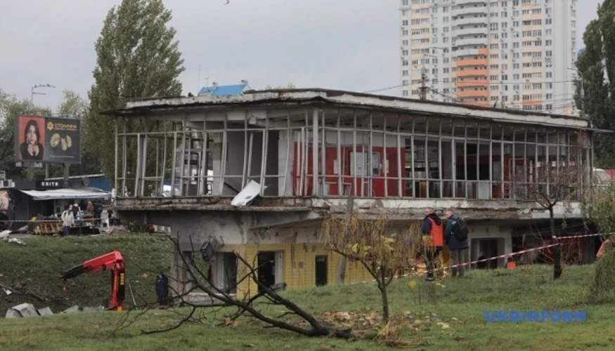 Пошкоджена вночі станція «Чернігівська»: які наслідки і як працює метро